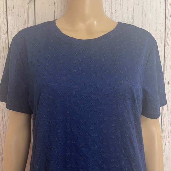 NWT St. John’s Bay Navy Embroidered Floral Eyelet Short-sleeve Knot Top - Picture 9 of 11